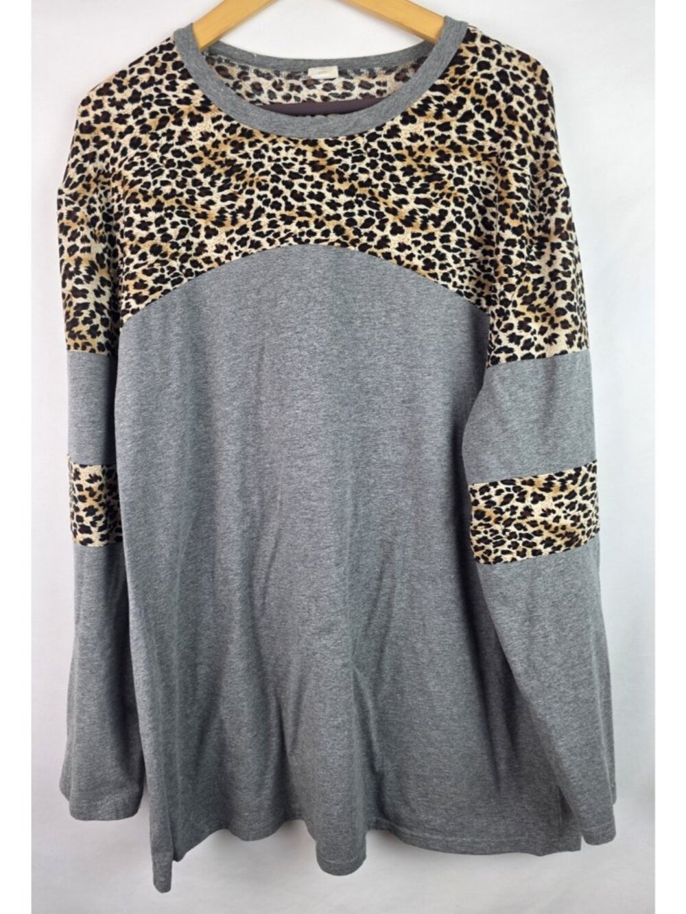 Sunshine & Rodeos Women's Top Plus Size 3X Gray Leopard Long Sleeve Shirt Blouse